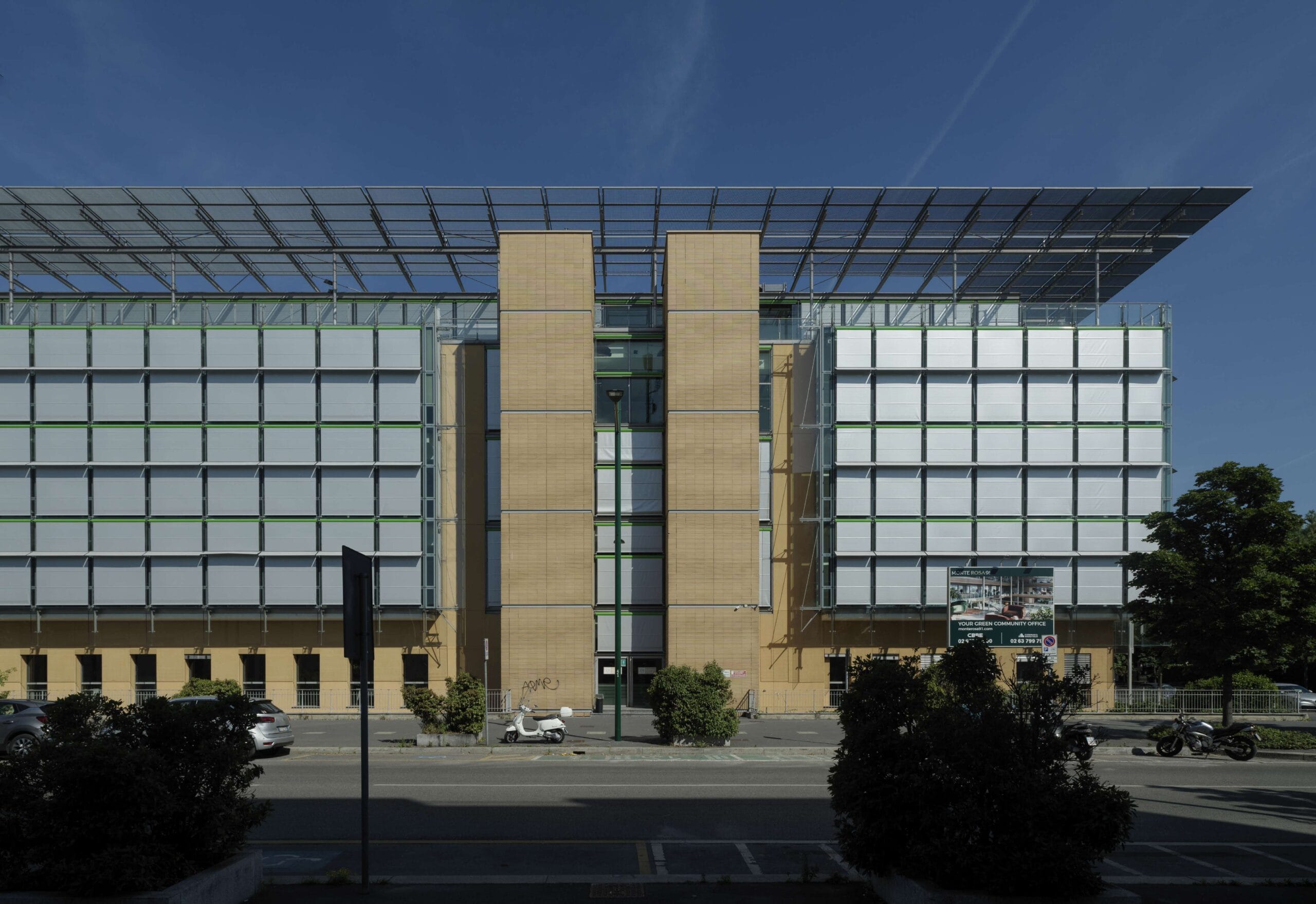 Riqualificazione del building Monte Rosa 91 a Milano con schermature solari Resstende