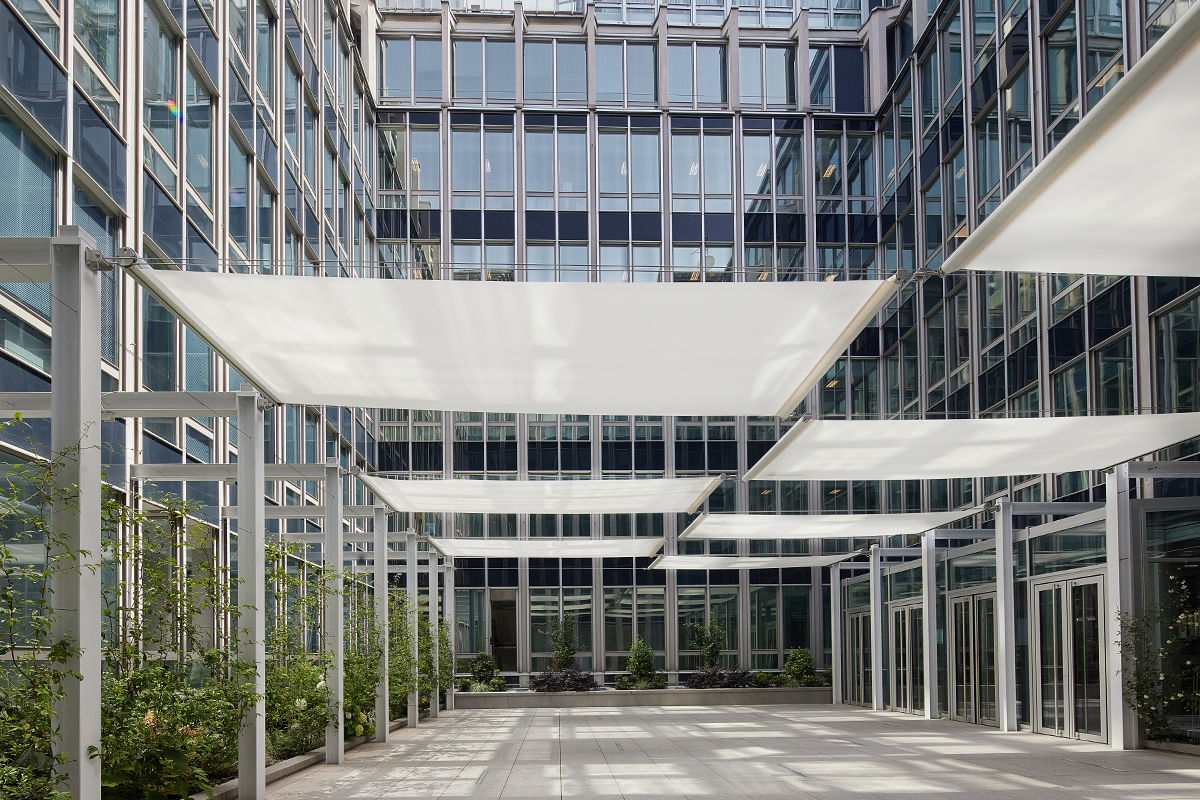 Tende a rullo orizzontali Resstende con Traction Kit per la corte interna