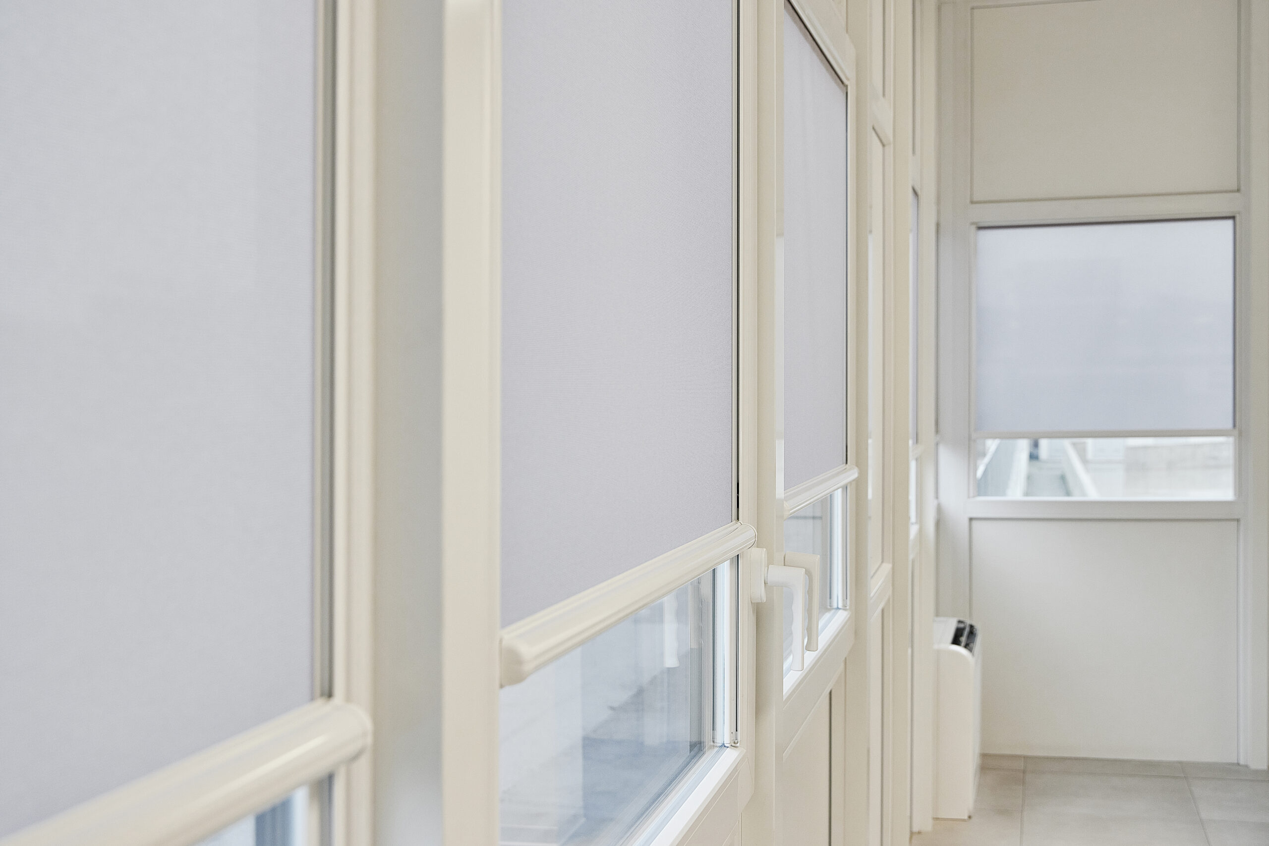 Schermatura solare Resstende negli uffici di Arco Spedizioni per un’illuminazione ottimale