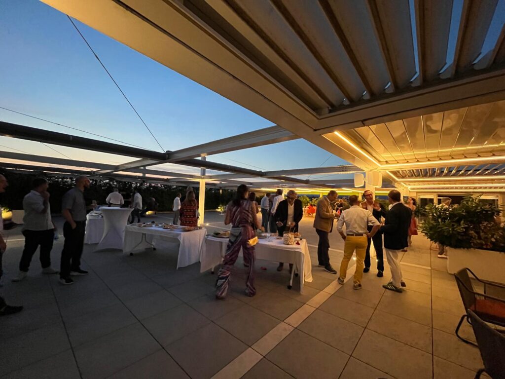 TIMELESS CONVIVIALITY: IL SUMMER EVENT NEWH MILANO NELLA SEDE RESSTENDE